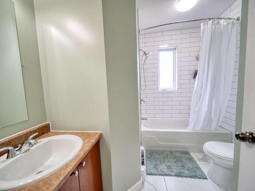 Bathroom - 206 Rue Alarie, Labelle, QC - Indoor Photo Showing Bathroom