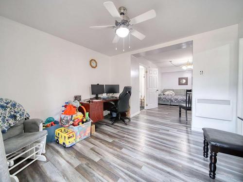 Family room - 206 Rue Alarie, Labelle, QC - Indoor Photo Showing Other Room