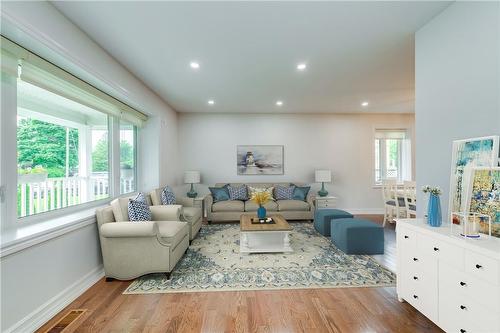 443 Pineland Avenue, Oakville, ON - Indoor Photo Showing Living Room