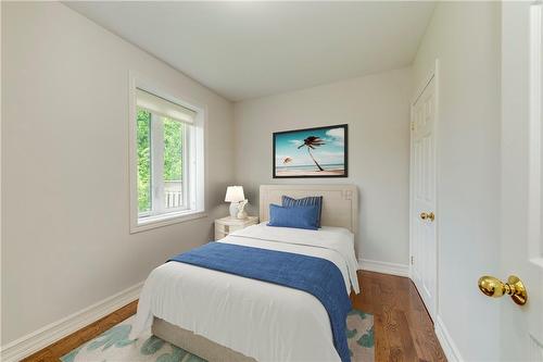 443 Pineland Avenue, Oakville, ON - Indoor Photo Showing Bedroom