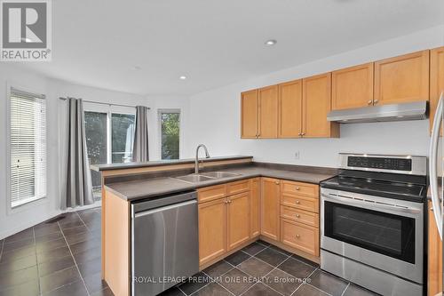 69 Wallace Street, New Tecumseth (Alliston), ON - Indoor Photo Showing Kitchen With Double Sink