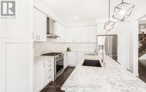 51 Lionhead Golf Club Road, Brampton (Brampton West), ON - Indoor Photo Showing Kitchen With Upgraded Kitchen