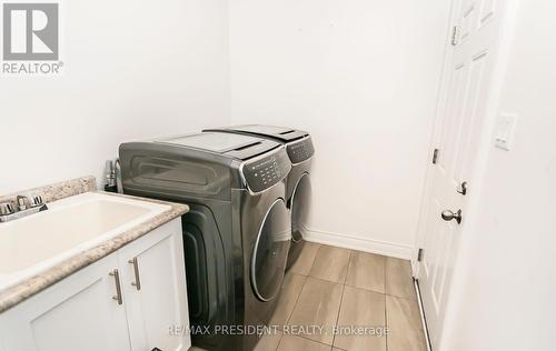 51 Lionhead Golf Club Road, Brampton (Brampton West), ON - Indoor Photo Showing Laundry Room