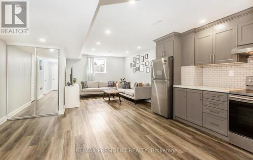 51 Lionhead Golf Club Road, Brampton (Brampton West), ON - Indoor Photo Showing Kitchen With Upgraded Kitchen