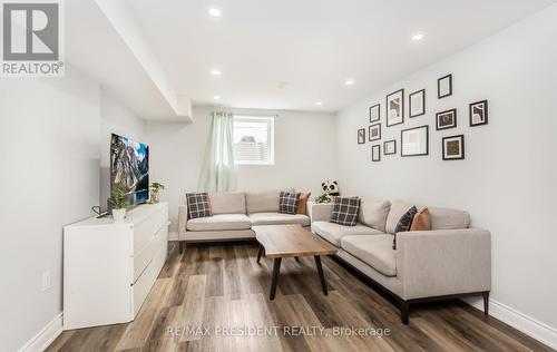 51 Lionhead Golf Club Road, Brampton (Brampton West), ON - Indoor Photo Showing Living Room