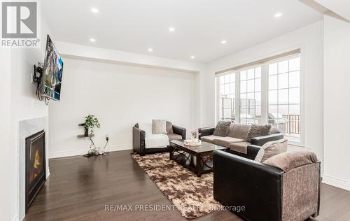 51 Lionhead Golf Club Road, Brampton, ON - Indoor Photo Showing Living Room