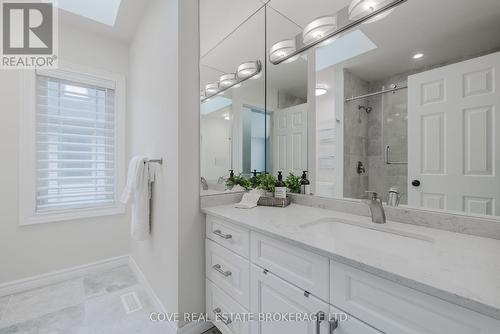 95 Hazelden Lane, London, ON - Indoor Photo Showing Bathroom