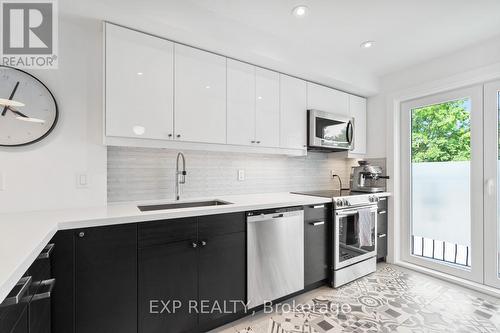 3 - 55 Birchbank Lane, Toronto (Banbury-Don Mills), ON - Indoor Photo Showing Kitchen With Upgraded Kitchen