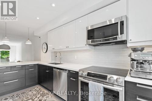 3 - 55 Birchbank Lane, Toronto (Banbury-Don Mills), ON - Indoor Photo Showing Kitchen With Upgraded Kitchen