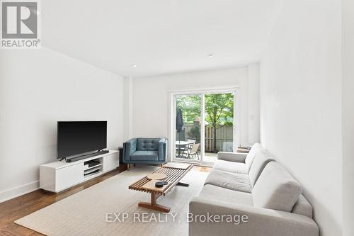 3 - 55 Birchbank Lane, Toronto (Banbury-Don Mills), ON - Indoor Photo Showing Living Room