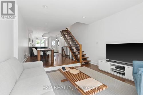 3 - 55 Birchbank Lane, Toronto (Banbury-Don Mills), ON - Indoor Photo Showing Living Room