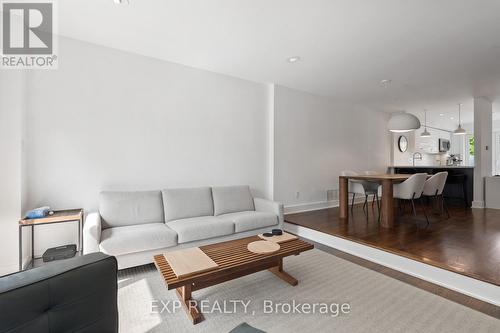 3 - 55 Birchbank Lane, Toronto (Banbury-Don Mills), ON - Indoor Photo Showing Living Room