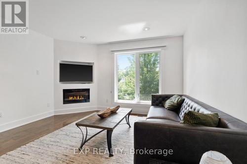 3 - 55 Birchbank Lane, Toronto (Banbury-Don Mills), ON - Indoor Photo Showing Living Room With Fireplace