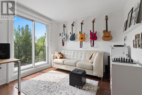 3 - 55 Birchbank Lane, Toronto (Banbury-Don Mills), ON - Indoor Photo Showing Living Room