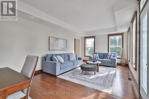 229 Hedge Road, Georgina (Sutton & Jackson'S Point), ON - Indoor Photo Showing Living Room