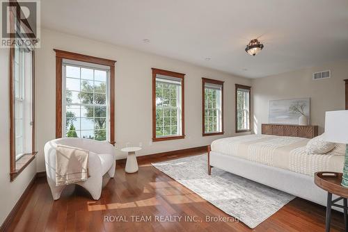 229 Hedge Road, Georgina (Sutton & Jackson'S Point), ON - Indoor Photo Showing Bedroom