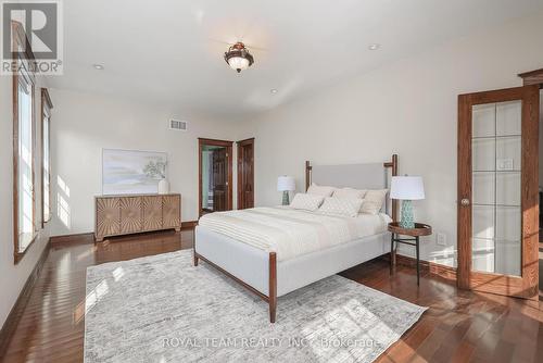 229 Hedge Road, Georgina (Sutton & Jackson'S Point), ON - Indoor Photo Showing Bedroom