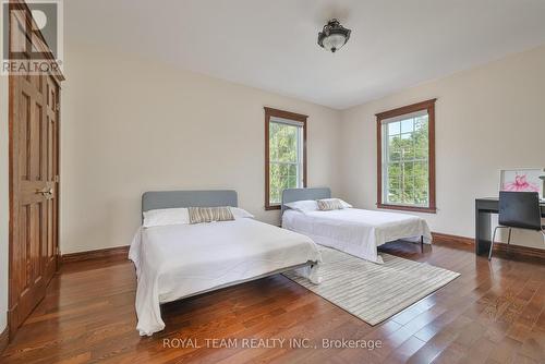 229 Hedge Road, Georgina (Sutton & Jackson'S Point), ON - Indoor Photo Showing Bedroom