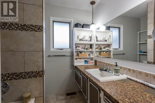 2317 Fleetwood Ave, Kamloops, BC - Indoor Photo Showing Bathroom