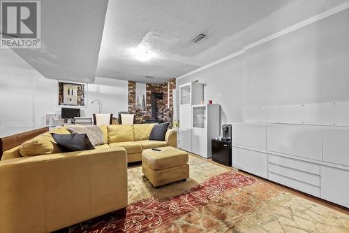 2317 Fleetwood Ave, Kamloops, BC - Indoor