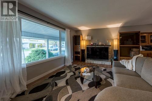 2317 Fleetwood Ave, Kamloops, BC - Indoor Photo Showing Living Room