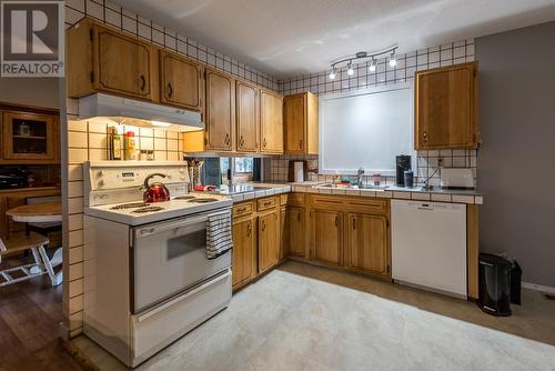 2317 Fleetwood Ave, Kamloops, BC - Indoor Photo Showing Kitchen With Double Sink