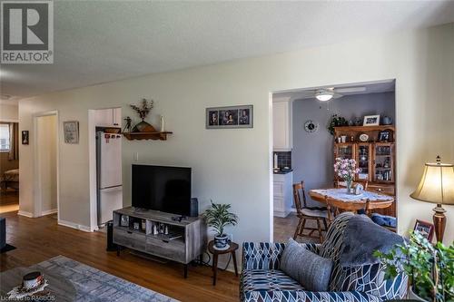 157 6Th Avenue E, Owen Sound, ON - Indoor Photo Showing Living Room