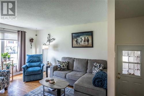 157 6Th Avenue E, Owen Sound, ON - Indoor Photo Showing Living Room