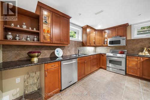 159 Old Yonge Street, Toronto (St. Andrew-Windfields), ON - Indoor Photo Showing Kitchen With Double Sink