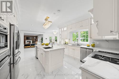 159 Old Yonge Street, Toronto (St. Andrew-Windfields), ON - Indoor Photo Showing Kitchen With Upgraded Kitchen