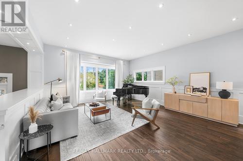 54 Cobden Street, Toronto (Willowdale West), ON - Indoor Photo Showing Living Room