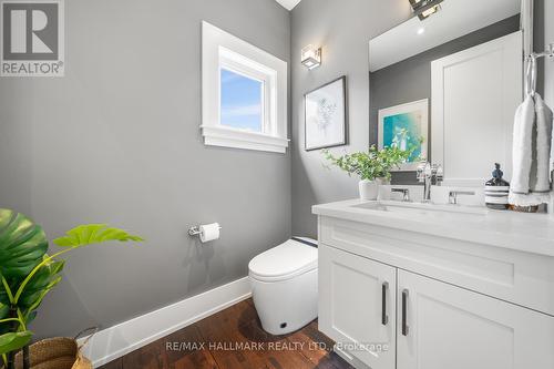 54 Cobden Street, Toronto (Willowdale West), ON - Indoor Photo Showing Bathroom