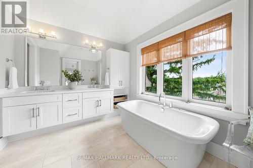 54 Cobden Street, Toronto (Willowdale West), ON - Indoor Photo Showing Bathroom