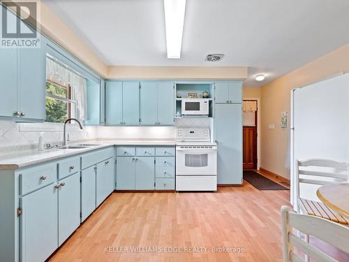 5244 Cedar Springs Road, Burlington, ON - Indoor Photo Showing Kitchen