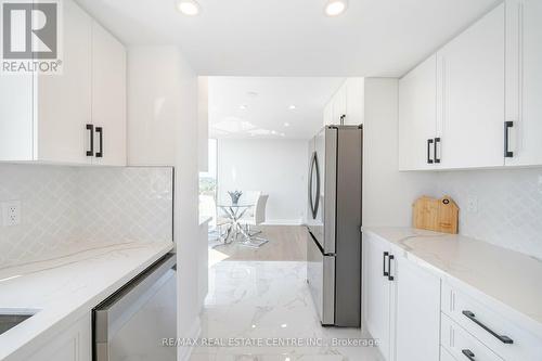 1404 - 1360 Rathburn Road E, Mississauga, ON - Indoor Photo Showing Kitchen