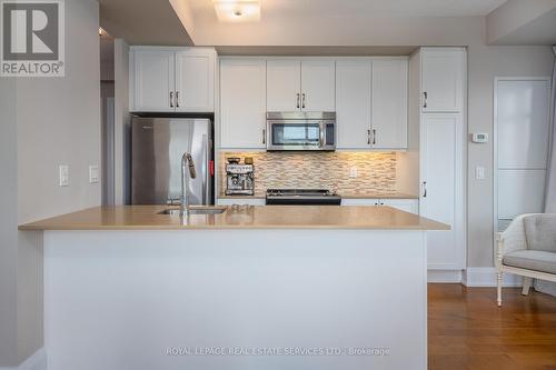 404 - 1 Old Mill Drive, Toronto (High Park-Swansea), ON - Indoor Photo Showing Kitchen With Upgraded Kitchen