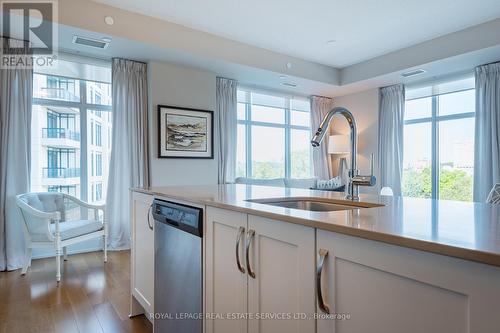 404 - 1 Old Mill Drive, Toronto (High Park-Swansea), ON - Indoor Photo Showing Kitchen