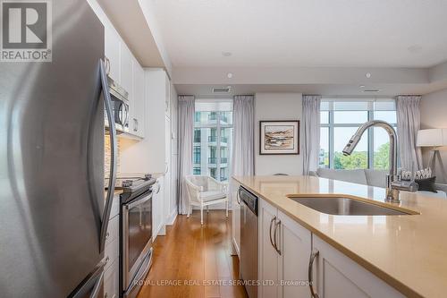 404 - 1 Old Mill Drive, Toronto (High Park-Swansea), ON - Indoor Photo Showing Kitchen With Upgraded Kitchen