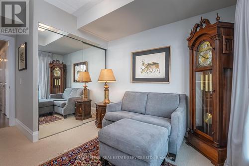 404 - 1 Old Mill Drive, Toronto (High Park-Swansea), ON - Indoor Photo Showing Living Room