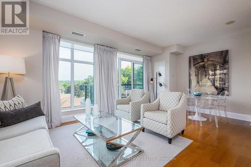 404 - 1 Old Mill Drive, Toronto (High Park-Swansea), ON - Indoor Photo Showing Living Room