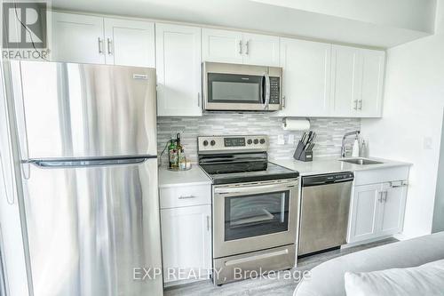 1705 - 105 The Queensway, Toronto (High Park-Swansea), ON - Indoor Photo Showing Kitchen With Upgraded Kitchen