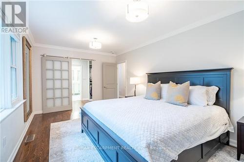 4306 Lakeshore Road, Burlington (Shoreacres), ON - Indoor Photo Showing Bedroom