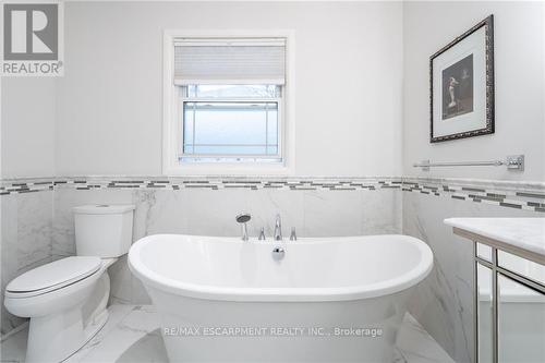 4306 Lakeshore Road, Burlington (Shoreacres), ON - Indoor Photo Showing Bathroom