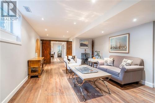 4306 Lakeshore Road, Burlington (Shoreacres), ON - Indoor Photo Showing Living Room