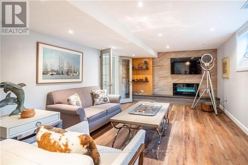 4306 Lakeshore Road, Burlington (Shoreacres), ON - Indoor Photo Showing Living Room With Fireplace