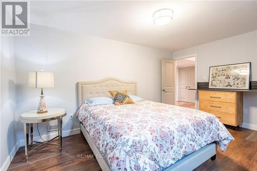 4306 Lakeshore Road, Burlington (Shoreacres), ON - Indoor Photo Showing Bedroom