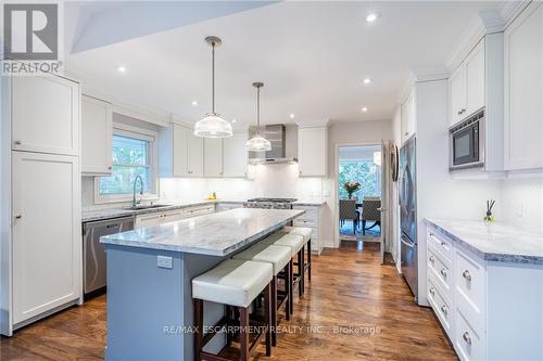 4306 Lakeshore Road, Burlington (Shoreacres), ON - Indoor Photo Showing Kitchen With Upgraded Kitchen