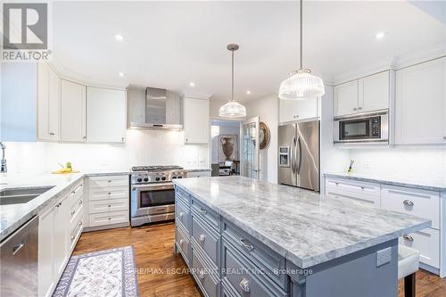 4306 Lakeshore Road, Burlington (Shoreacres), ON - Indoor Photo Showing Kitchen With Upgraded Kitchen