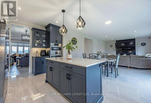 1879 Boardwalk Way, London, ON - Indoor Photo Showing Kitchen With Upgraded Kitchen