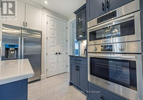 1879 Boardwalk Way, London, ON - Indoor Photo Showing Kitchen With Upgraded Kitchen